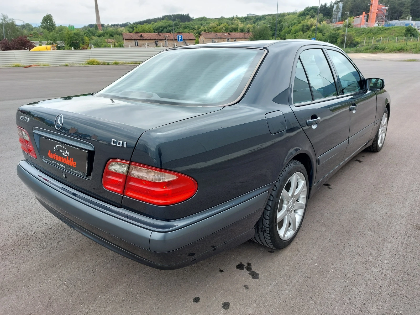 Mercedes-Benz E 200 CDI Facelift, снимка 4 - Автомобили и джипове - 55253873