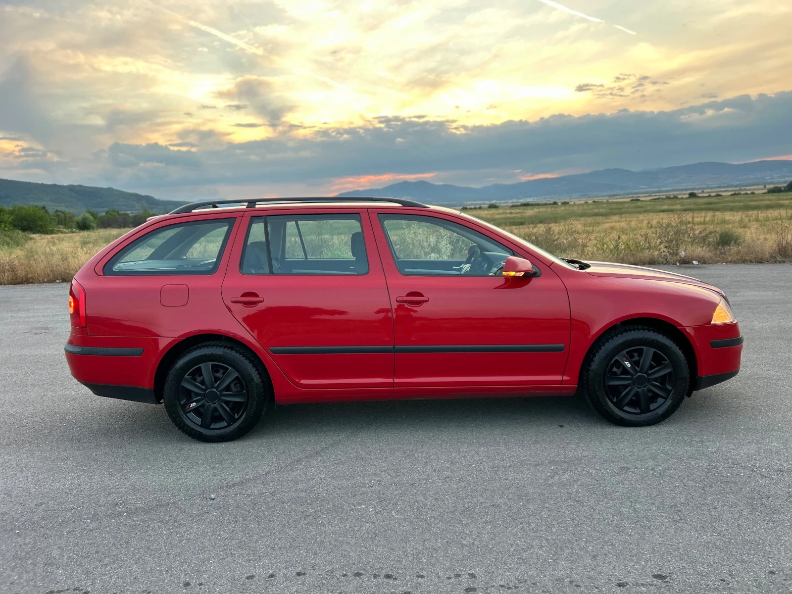 Skoda Octavia 1.6i 102к.с.* ТЕМПОМАТ* СЕРВИЗНА КНИЖКА* КЛИМАТИК*, снимка 3 - Автомобили и джипове - 55317763