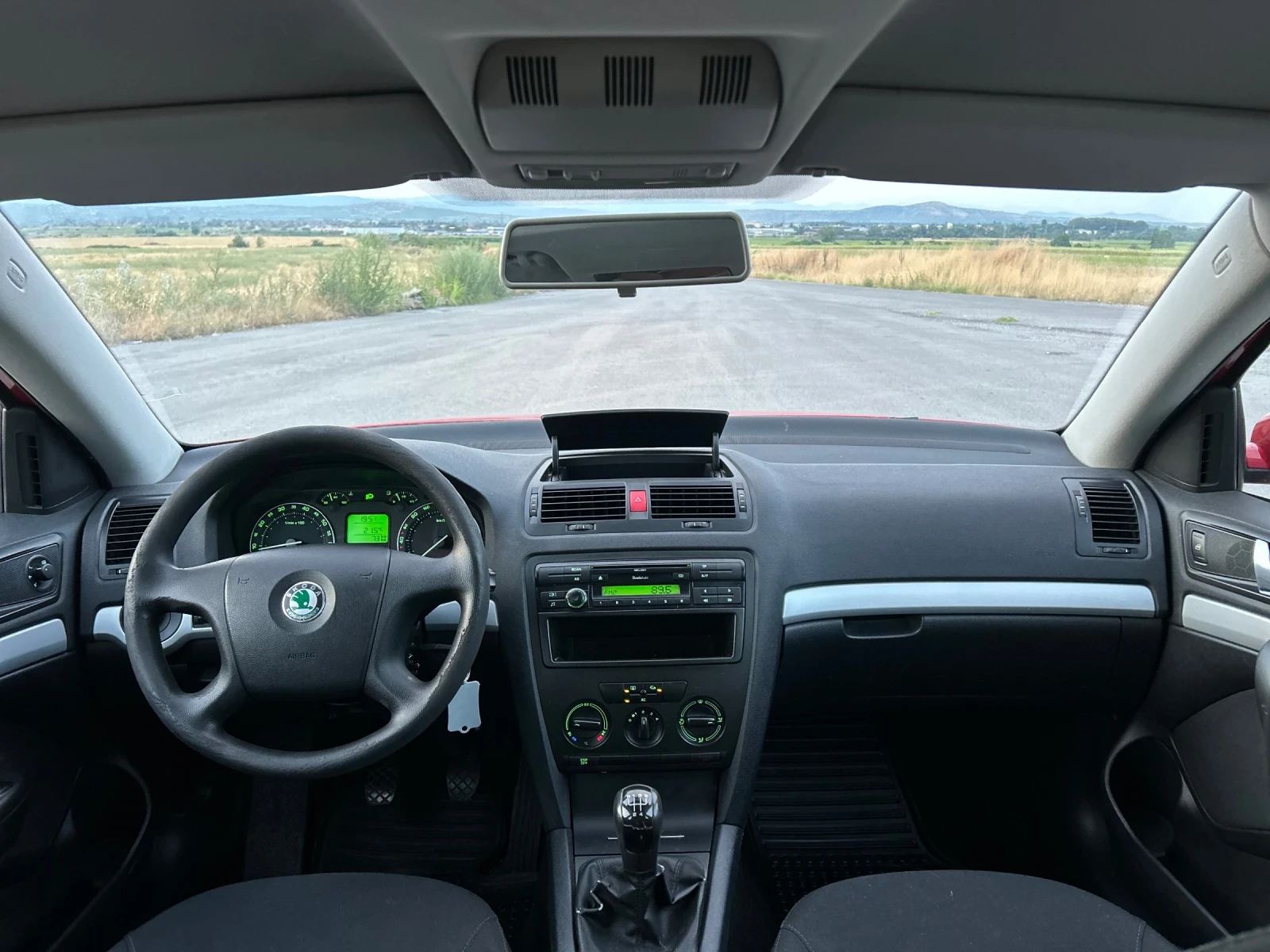 Skoda Octavia 1.6i 102к.с.* ТЕМПОМАТ* СЕРВИЗНА КНИЖКА* КЛИМАТИК*, снимка 12 - Автомобили и джипове - 55317763