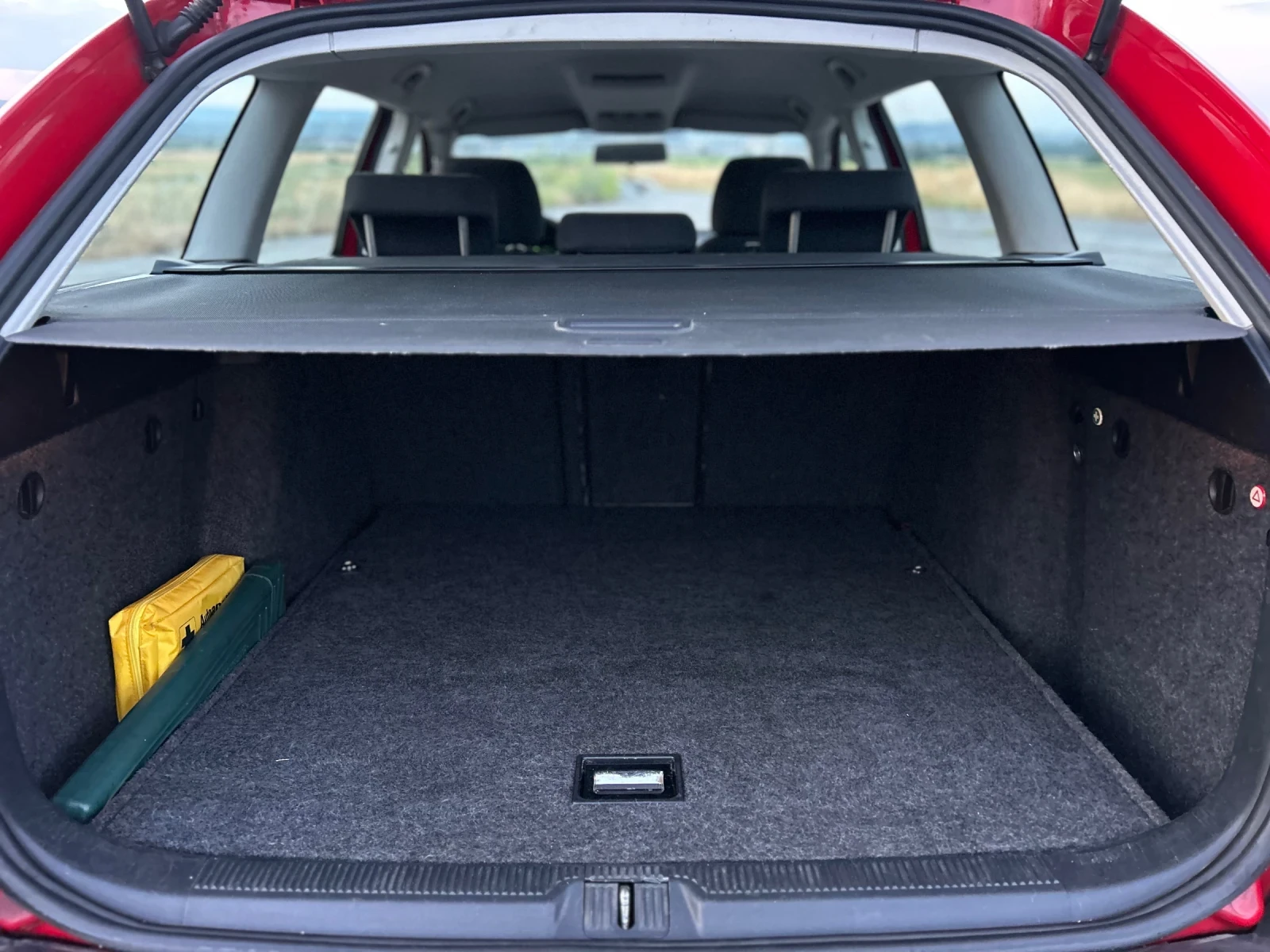 Skoda Octavia 1.6i 102к.с.* ТЕМПОМАТ* СЕРВИЗНА КНИЖКА* КЛИМАТИК*, снимка 17 - Автомобили и джипове - 55317763