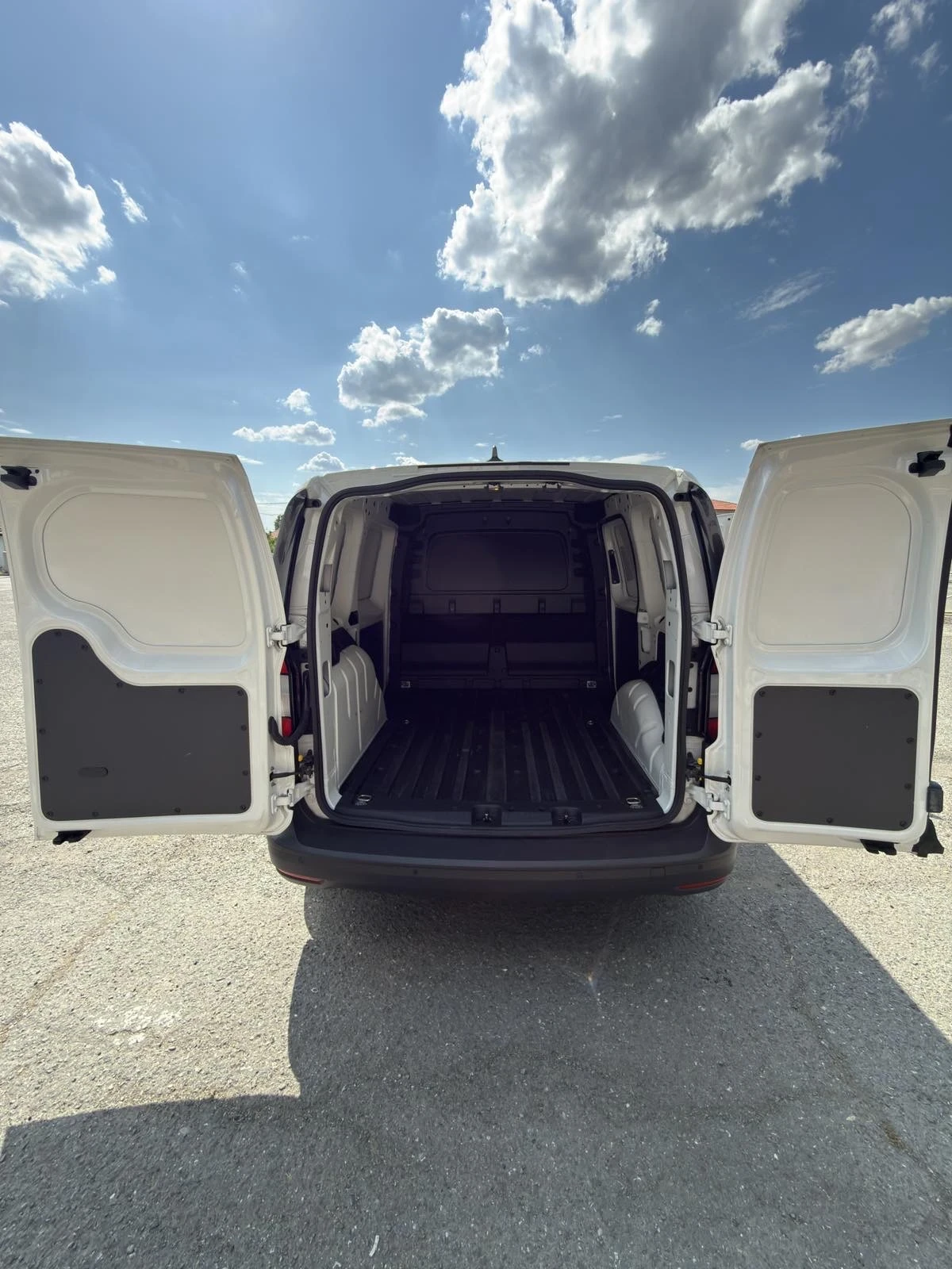 VW Caddy Cargo 2.0 TDI DSG, снимка 11 - Автомобили и джипове - 55433838