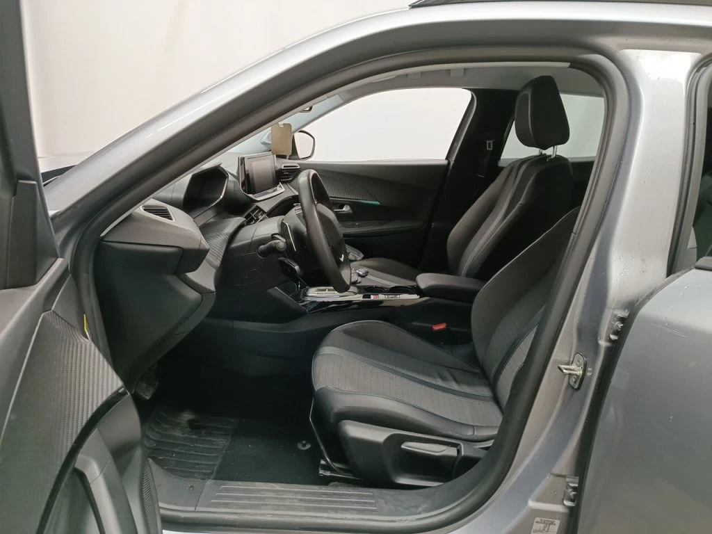Peugeot 2008 1.2i Allure, снимка 8 - Автомобили и джипове - 55557102