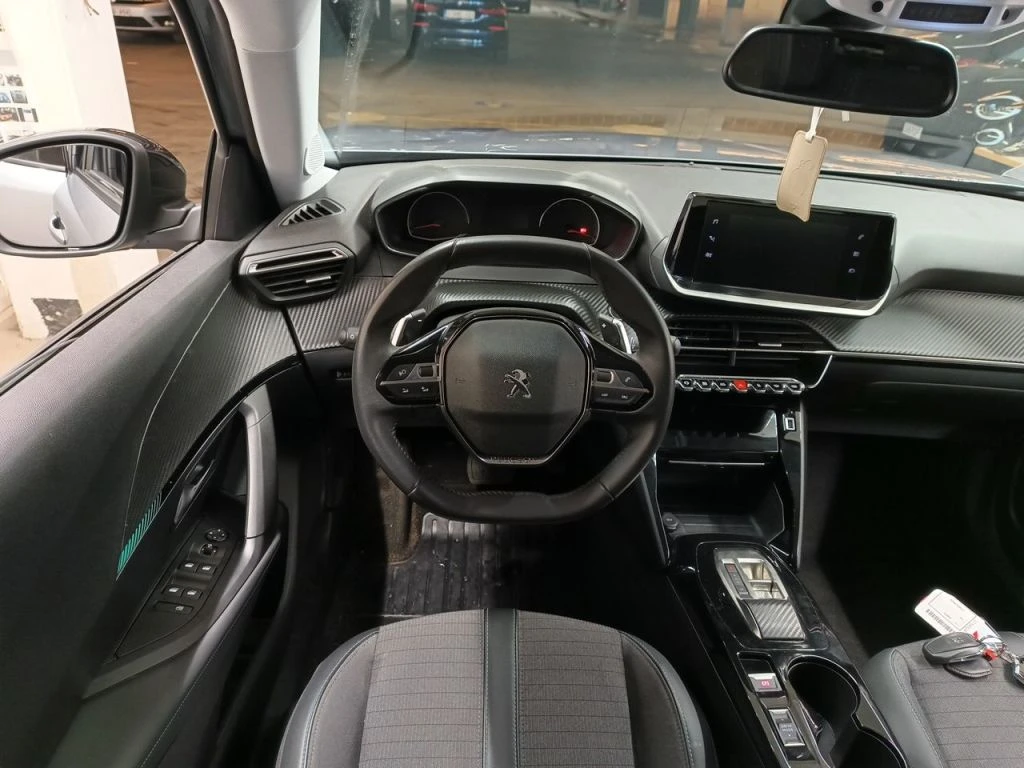 Peugeot 2008 1.2i Allure, снимка 6 - Автомобили и джипове - 55557102