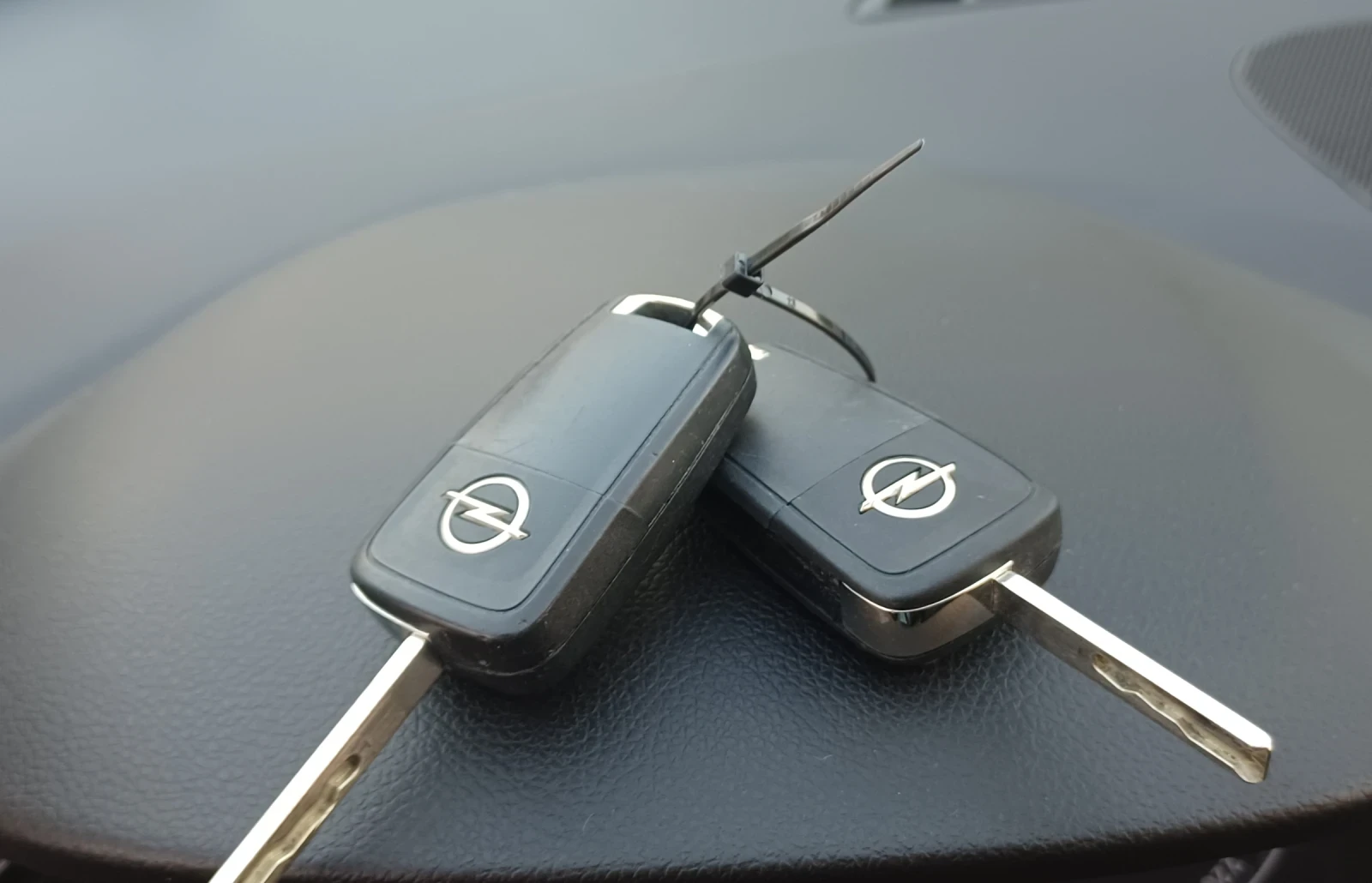Opel Corsa 1.4 Бензин , снимка 12 - Автомобили и джипове - 56121473