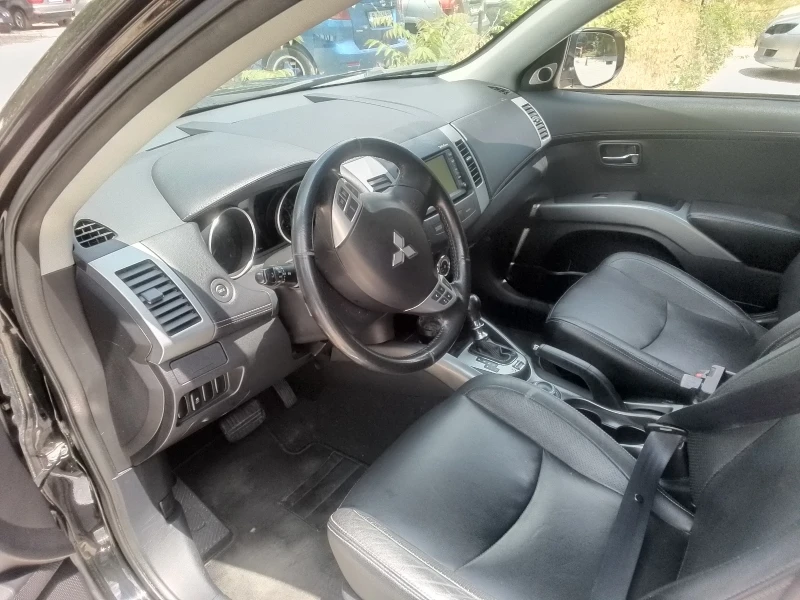 Mitsubishi Outlander, снимка 4 - Автомобили и джипове - 51112092
