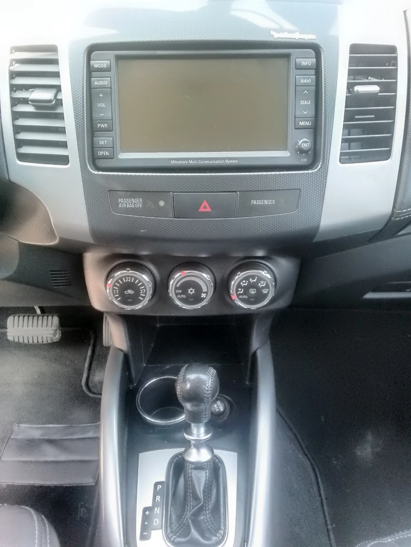 Mitsubishi Outlander, снимка 5 - Автомобили и джипове - 51112092