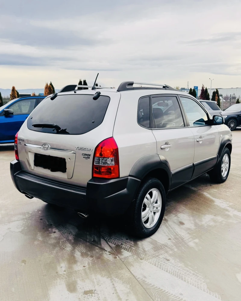 Hyundai Tucson 2.0CRDI AUTOMATIC, снимка 5 - Автомобили и джипове - 52709076