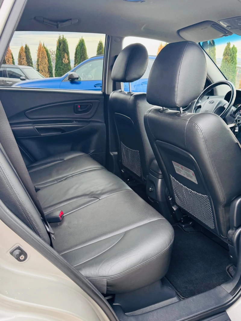Hyundai Tucson 2.0CRDI AUTOMATIC, снимка 12 - Автомобили и джипове - 52709076