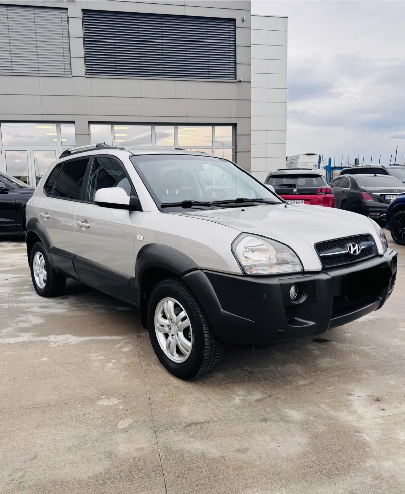 Hyundai Tucson 2.0CRDI AUTOMATIC, снимка 3 - Автомобили и джипове - 52709076