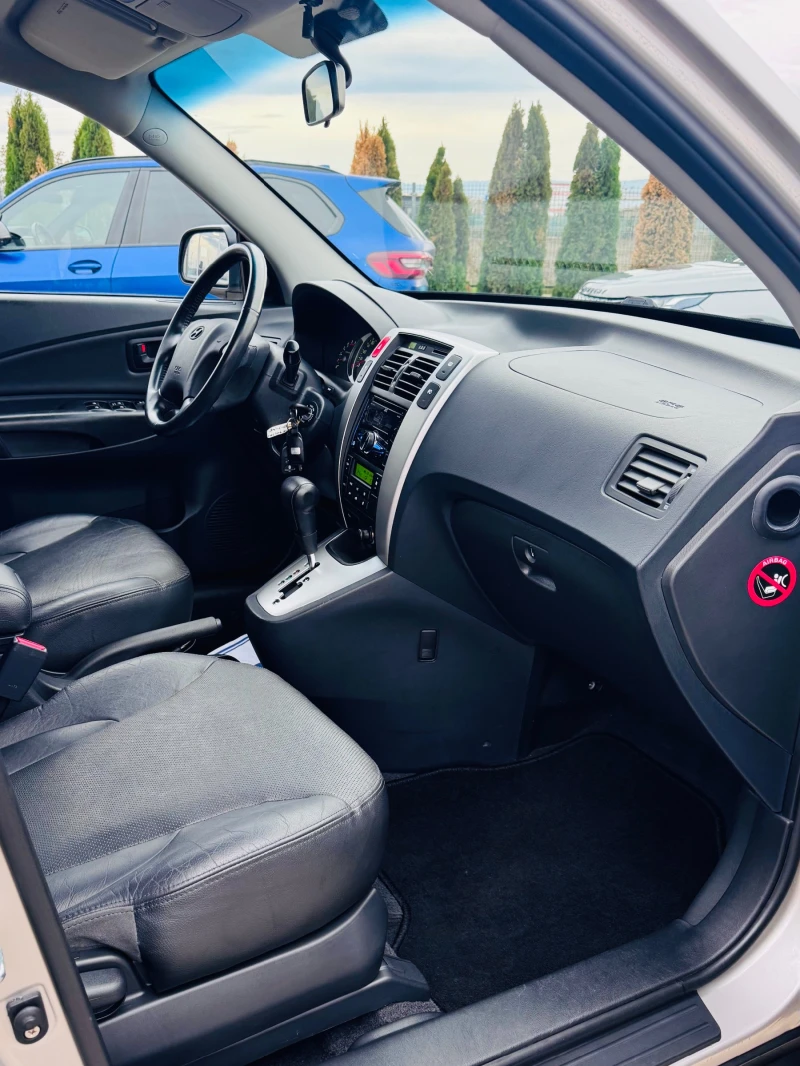 Hyundai Tucson 2.0CRDI AUTOMATIC, снимка 14 - Автомобили и джипове - 52709076