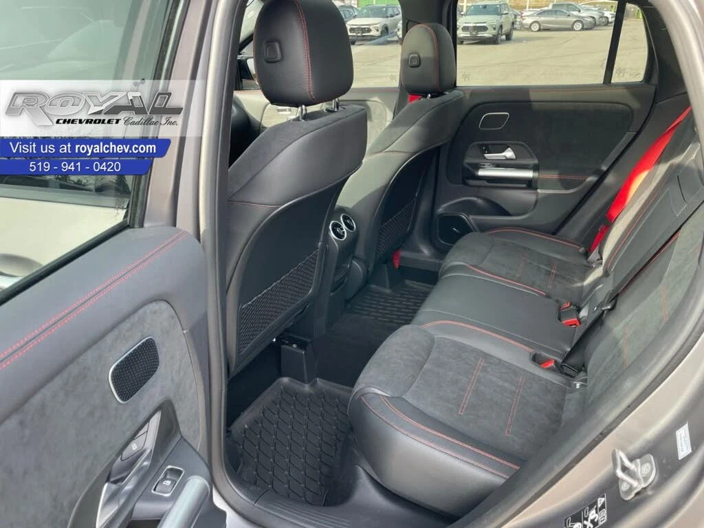 Mercedes-Benz GLA * AMG Line * HeadUp * * AвтоКредит* (ЦЕНА ДО БГ), снимка 15 - Автомобили и джипове - 53987517