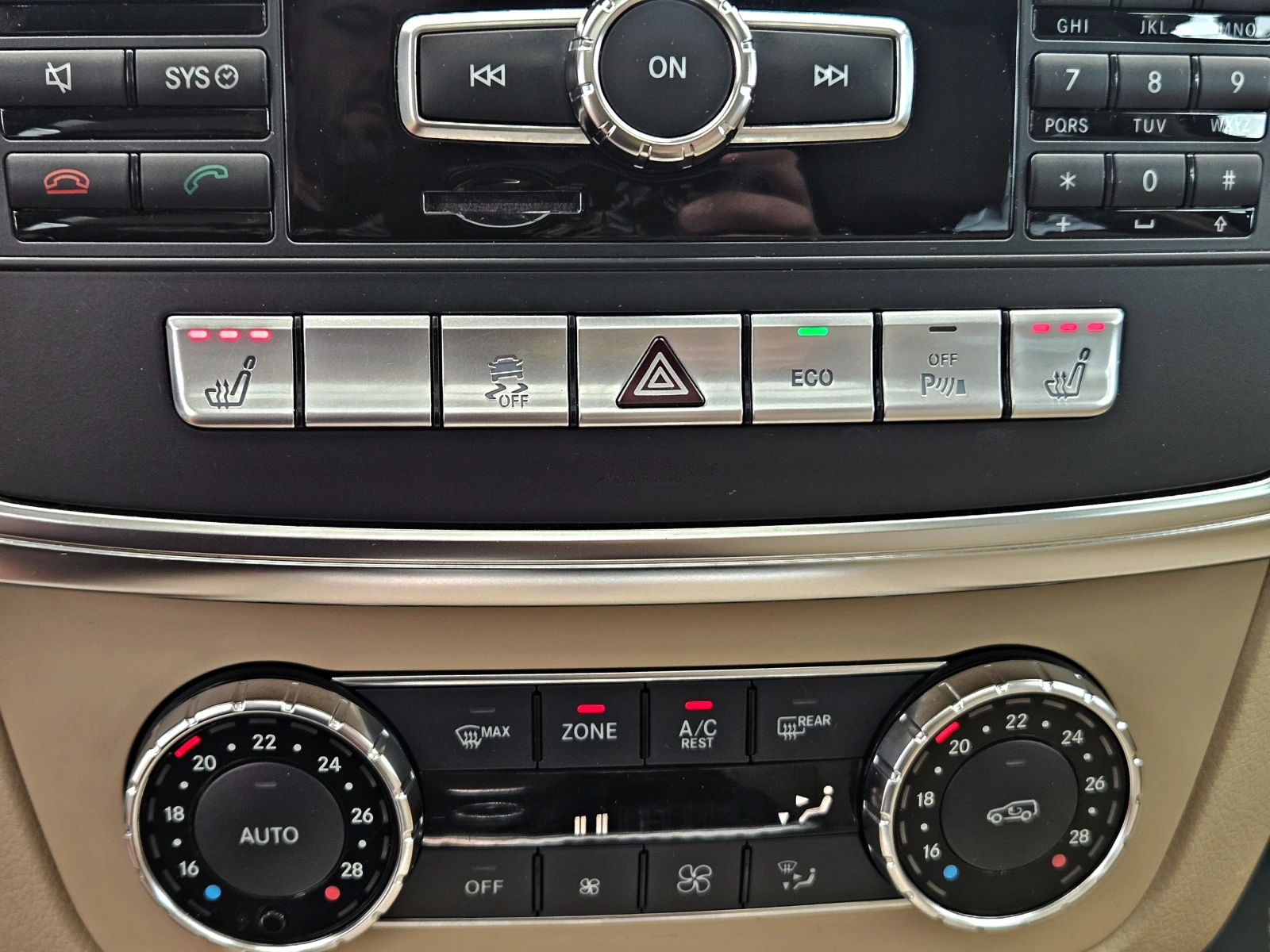 Mercedes-Benz ML 350 AMG/GERMANY/AIRMATIC/ПОДГРЕВ/ЕЛ.ТЕГЛИЧ/ШИБЕДАХ/LIZ, снимка 13 - Автомобили и джипове - 54520032