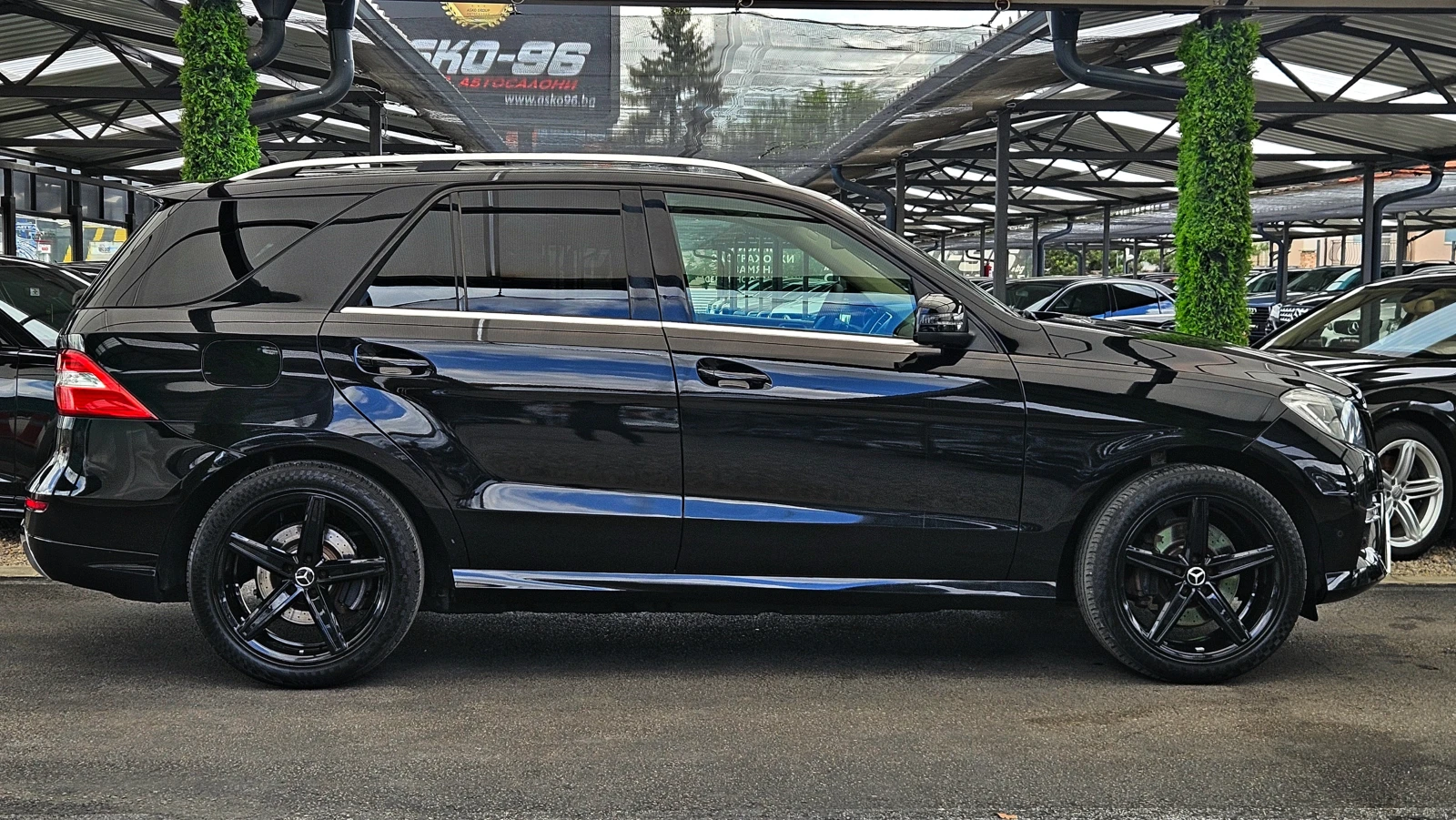 Mercedes-Benz ML 350 AMG/GERMANY/AIRMATIC/ПОДГРЕВ/ЕЛ.ТЕГЛИЧ/ШИБЕДАХ/LIZ, снимка 4 - Автомобили и джипове - 54520032