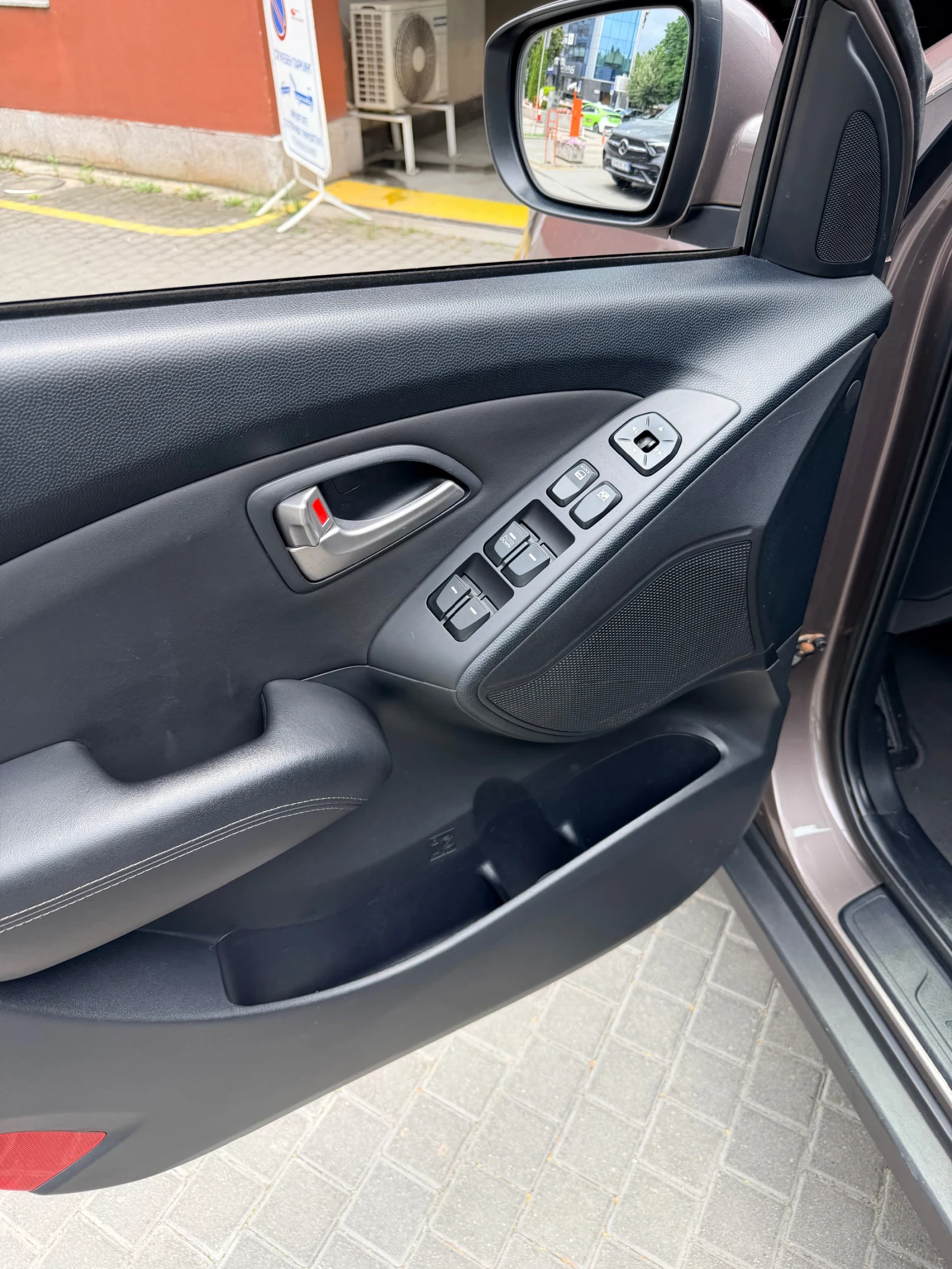 Hyundai IX35 SUV, снимка 9 - Автомобили и джипове - 55003630