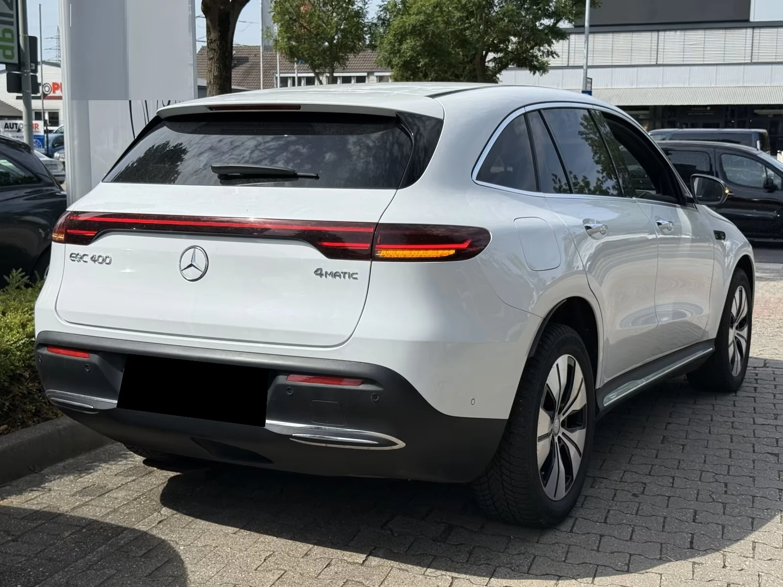Mercedes-Benz EQC 400 4M AMG/ HUD/CAMERA/, снимка 3 - Автомобили и джипове - 55233751