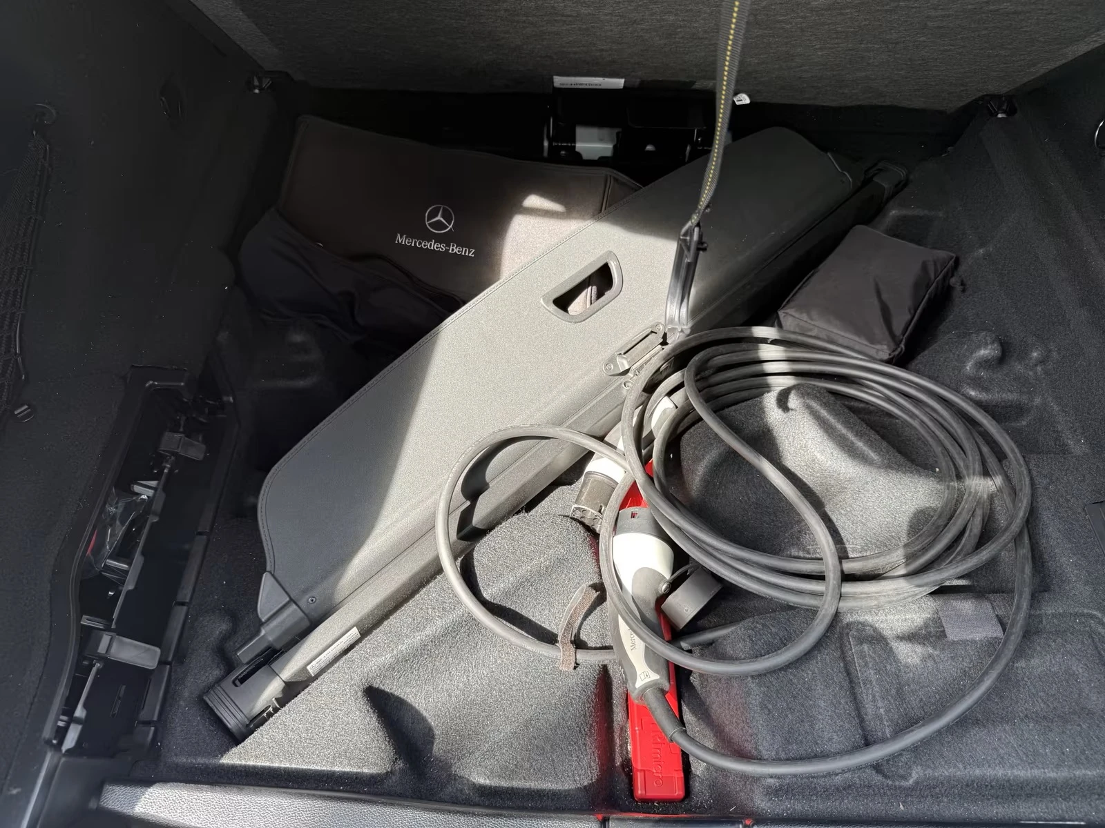 Mercedes-Benz EQC 400 4M AMG/ HUD/CAMERA/, снимка 11 - Автомобили и джипове - 55233751