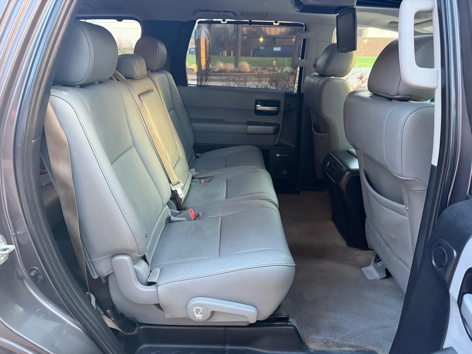 Toyota Sequoia 5.7* V8* LIMITED* �������* ������* JBL*  | Mobile.bg � ����������� 12