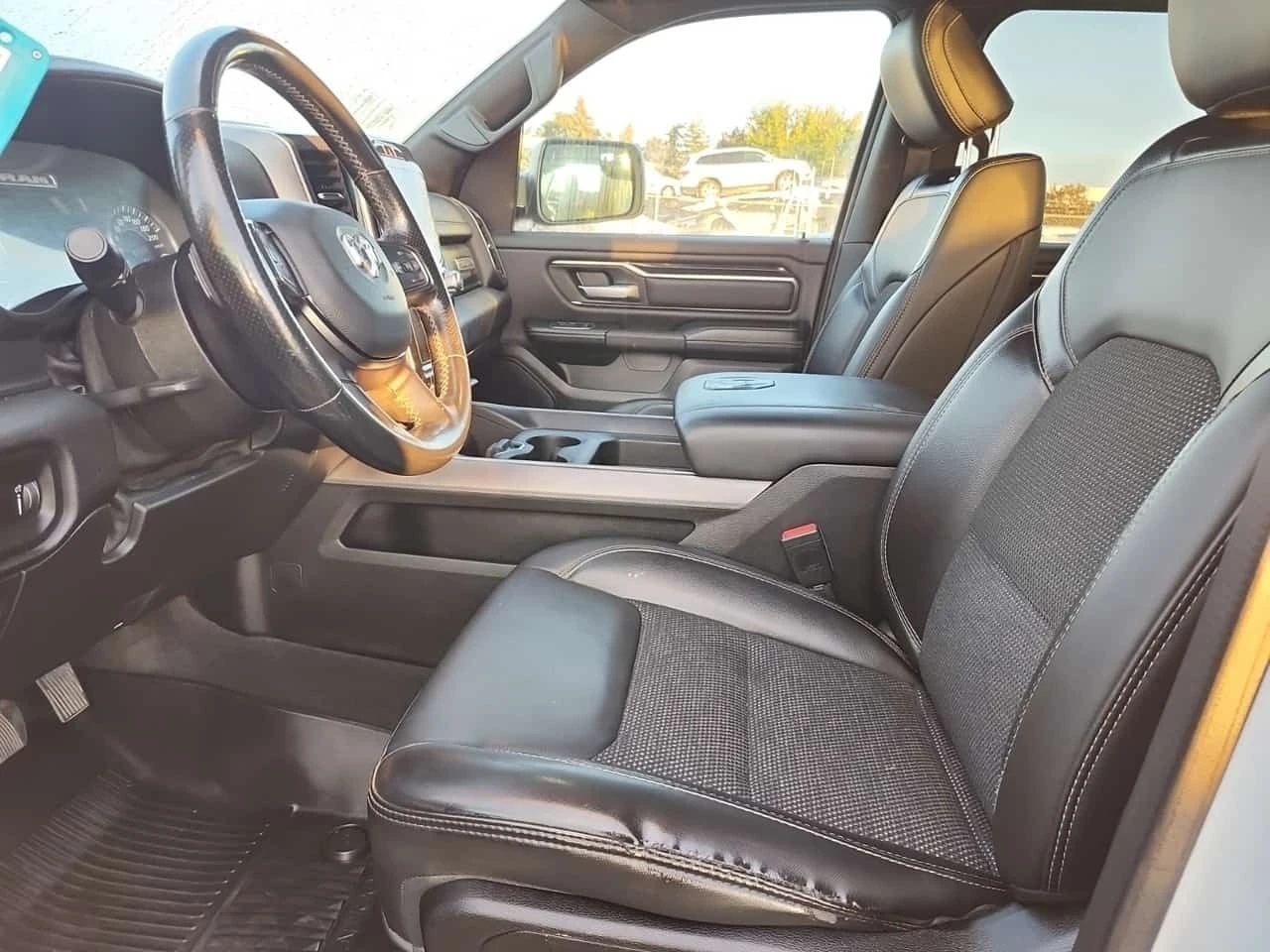Dodge RAM 1500 4x4 Crew Cab  Sport /ФИНАНСИРАНЕ/, снимка 3 - Автомобили и джипове - 56261837
