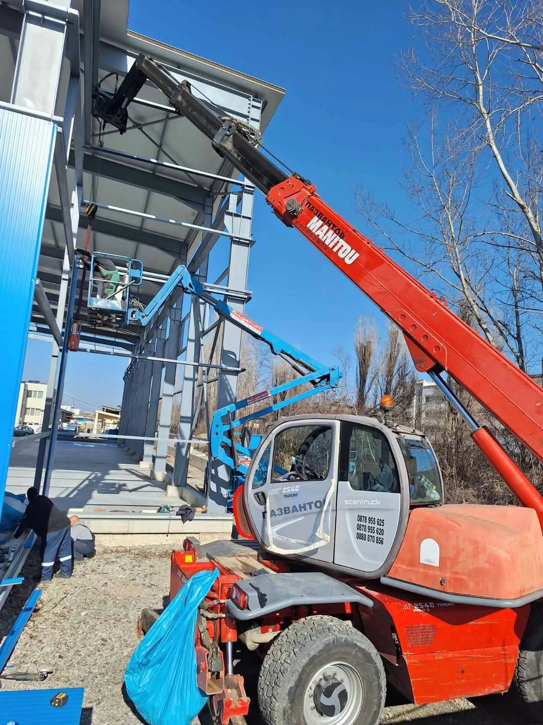 Телескопичен товарач Manitou MRT 2540 - изображение 3