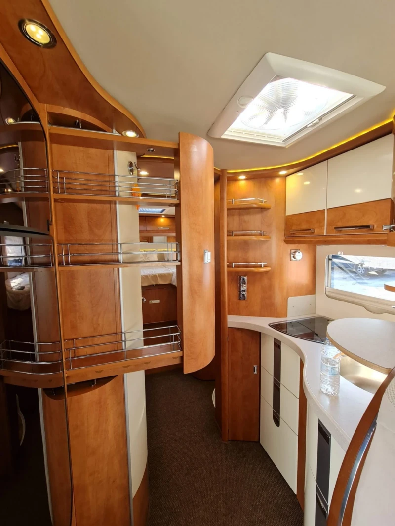 Кемпер Carthago Chic c-line, снимка 12 - Каравани и кемпери - 52550006