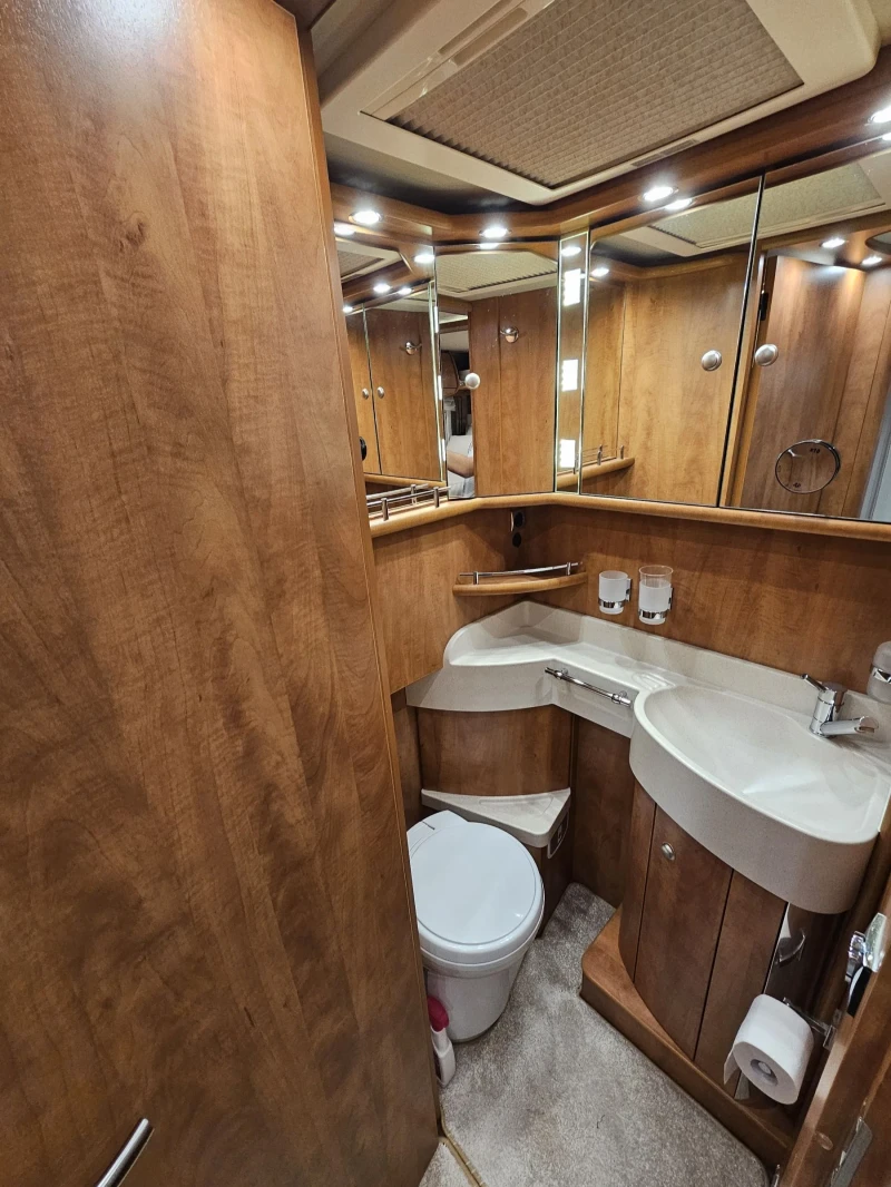 Кемпер Carthago Chic c-line, снимка 14 - Каравани и кемпери - 52550006