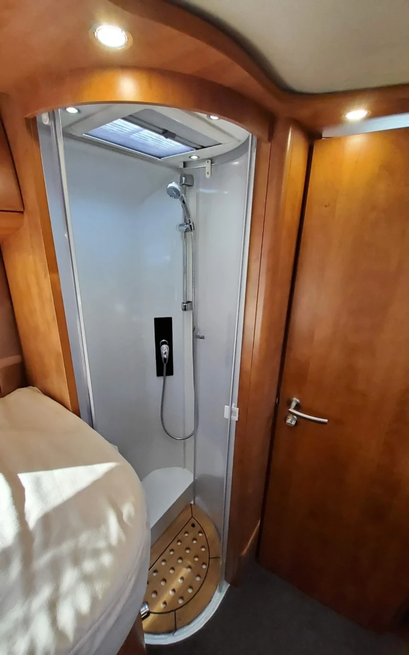 Кемпер Carthago Chic c-line, снимка 9 - Каравани и кемпери - 52550006