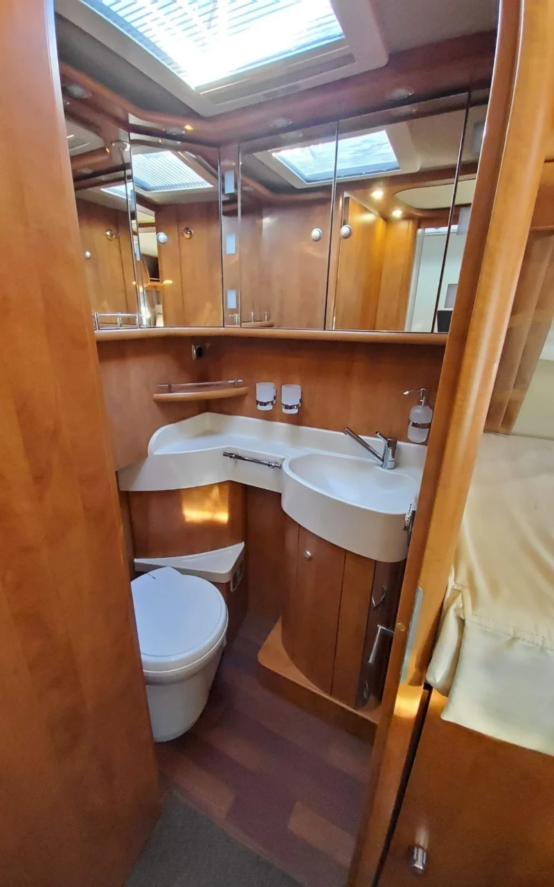 Кемпер Carthago Chic c-line, снимка 10 - Каравани и кемпери - 52550006