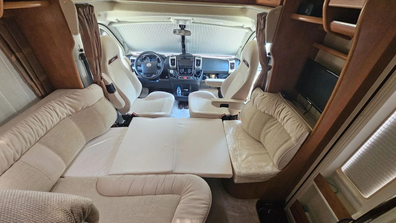 Кемпер Carthago Chic c-line, снимка 14 - Каравани и кемпери - 52550006