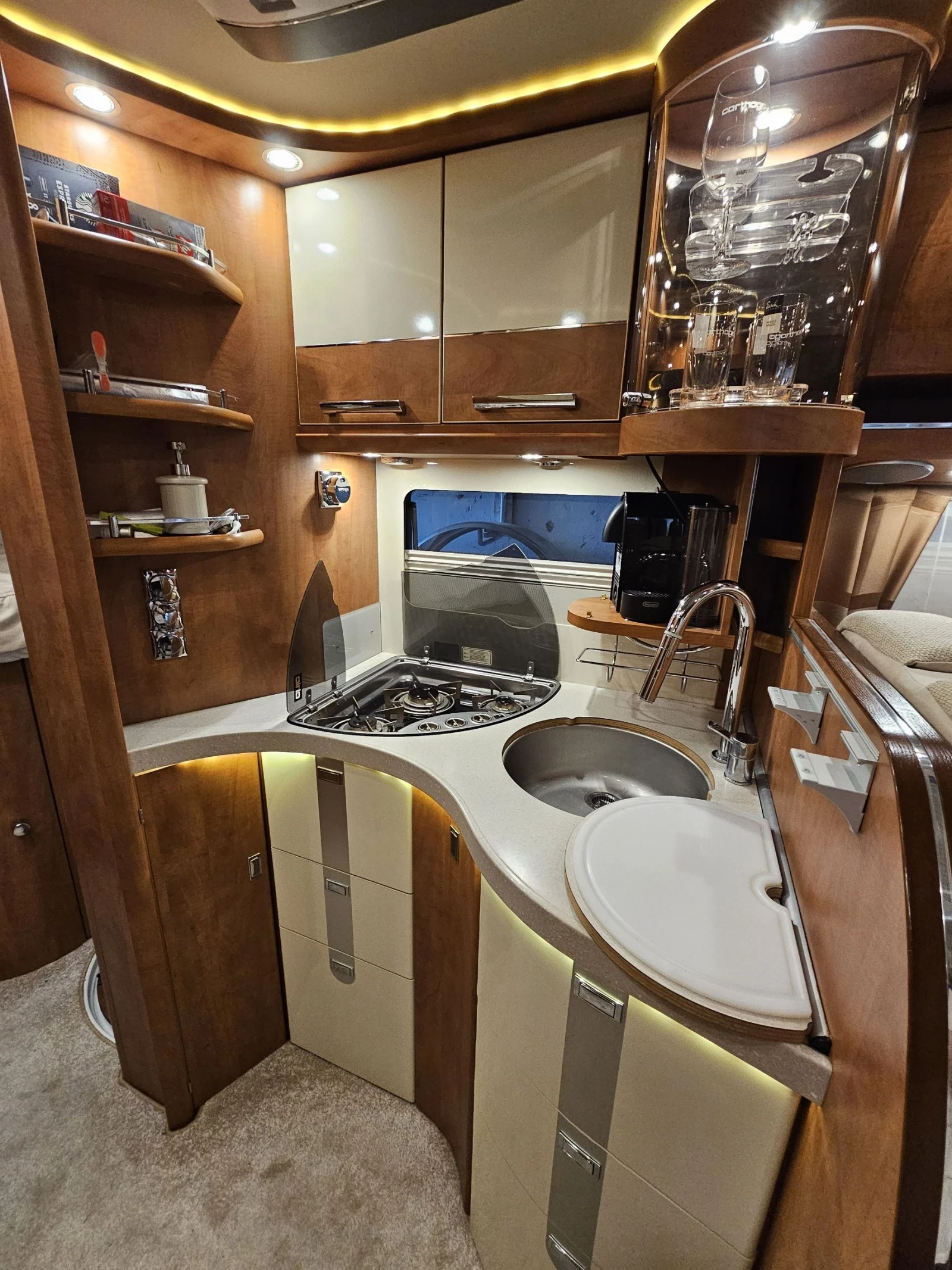 Кемпер Carthago Chic c-line, снимка 13 - Каравани и кемпери - 52550006