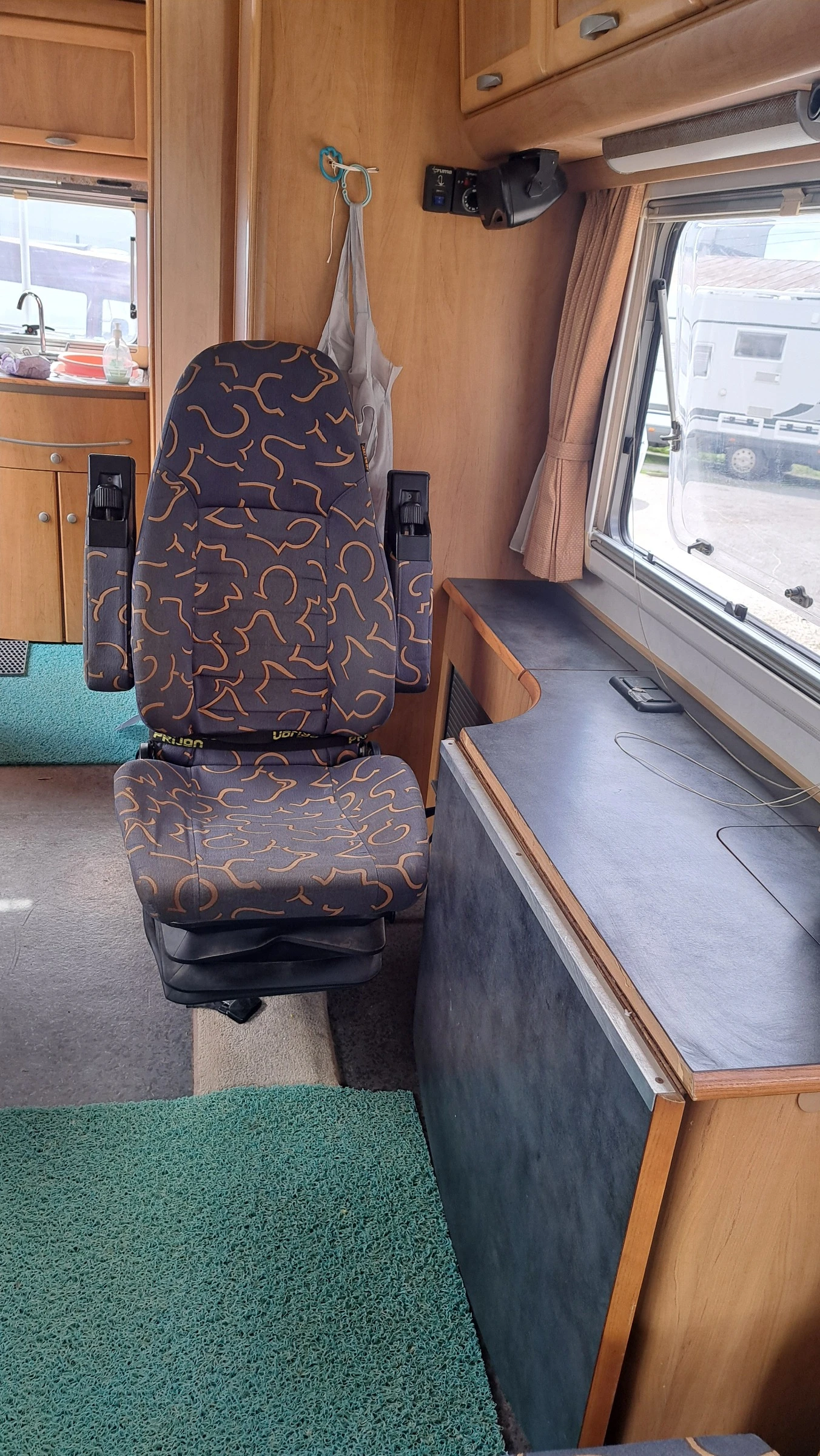 Кемпер HYMER / ERIBA B584, снимка 14 - Каравани и кемпери - 54263166