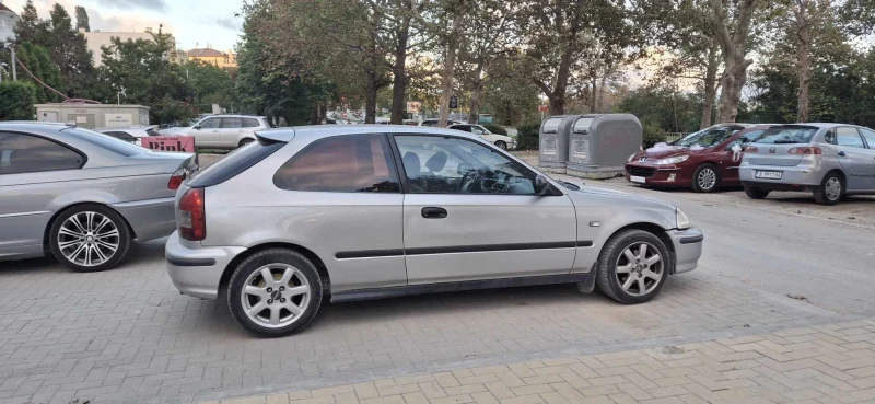 Honda Civic 1.5 vtec-e, снимка 2 - Автомобили и джипове - 47487140