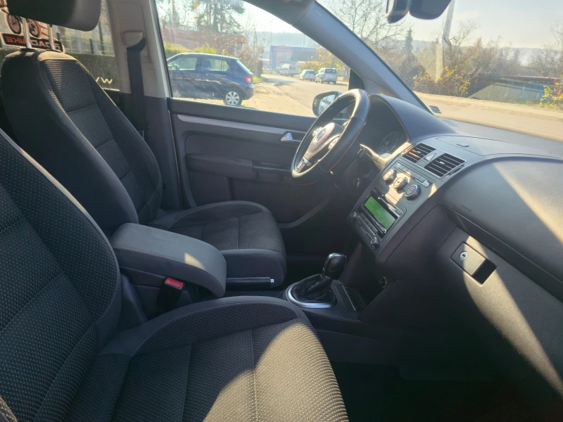 VW Touran 1.6Automatic, снимка 8 - Автомобили и джипове - 52806856