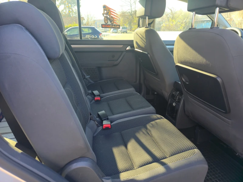 VW Touran 1.6Automatic, снимка 12 - Автомобили и джипове - 52806856