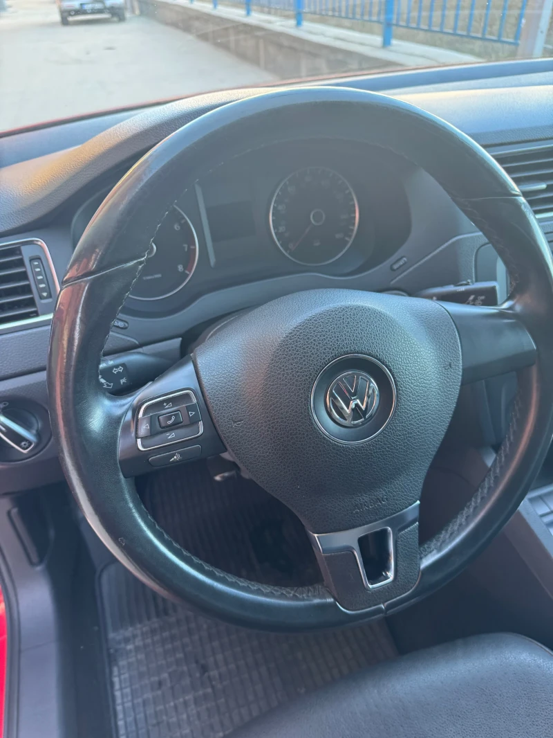 VW Jetta 2.5 SE SPORT, снимка 10 - Автомобили и джипове - 53120629