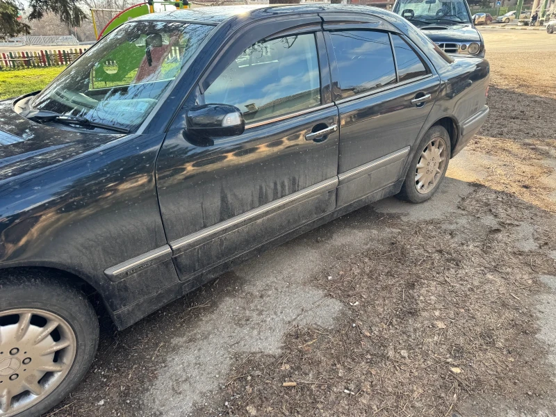 Mercedes-Benz E 320 CDI, снимка 2 - Автомобили и джипове - 53157096