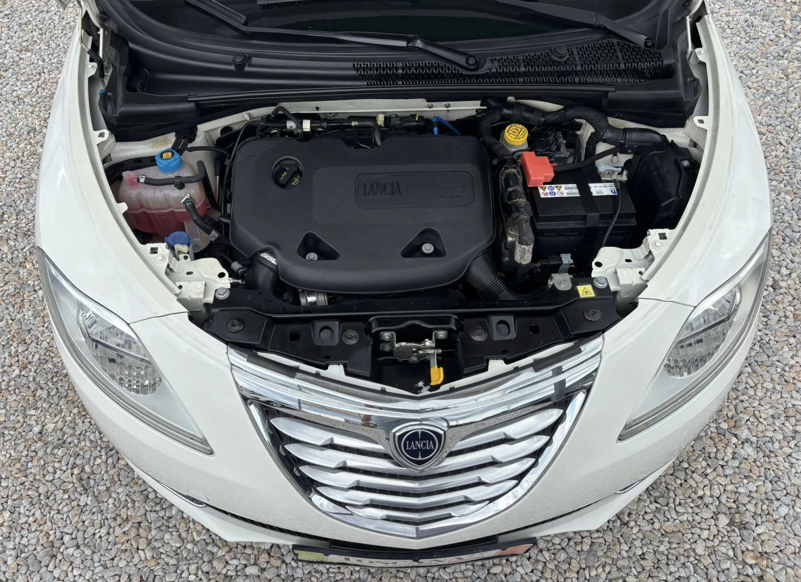 Lancia Ypsilon 0.9i* CNG* Euro 5B* Лизинг - изображение 10