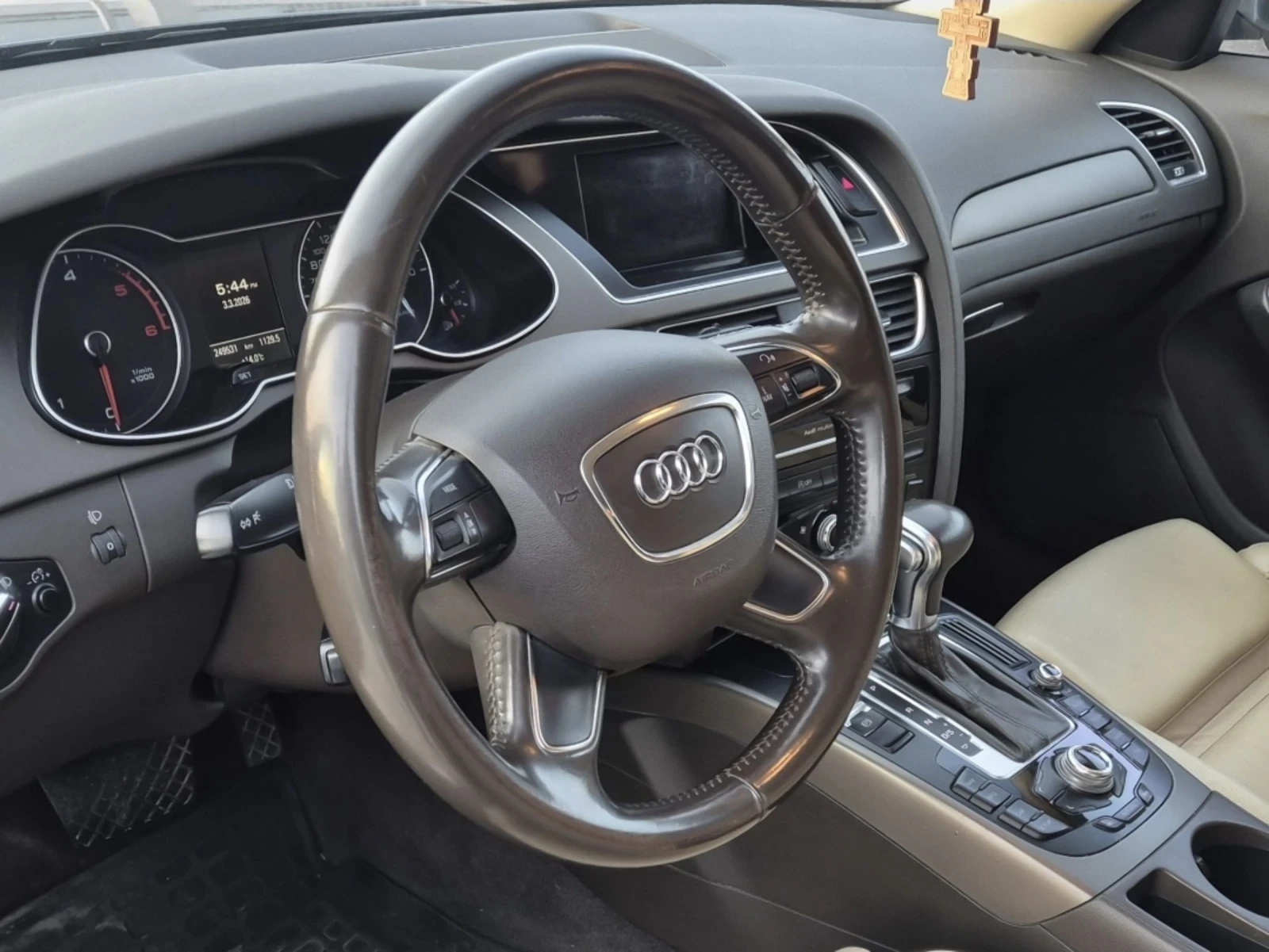 Audi A4 3.0 TDI / Кожа / Автомат 8ск., снимка 6 - Автомобили и джипове - 53354774