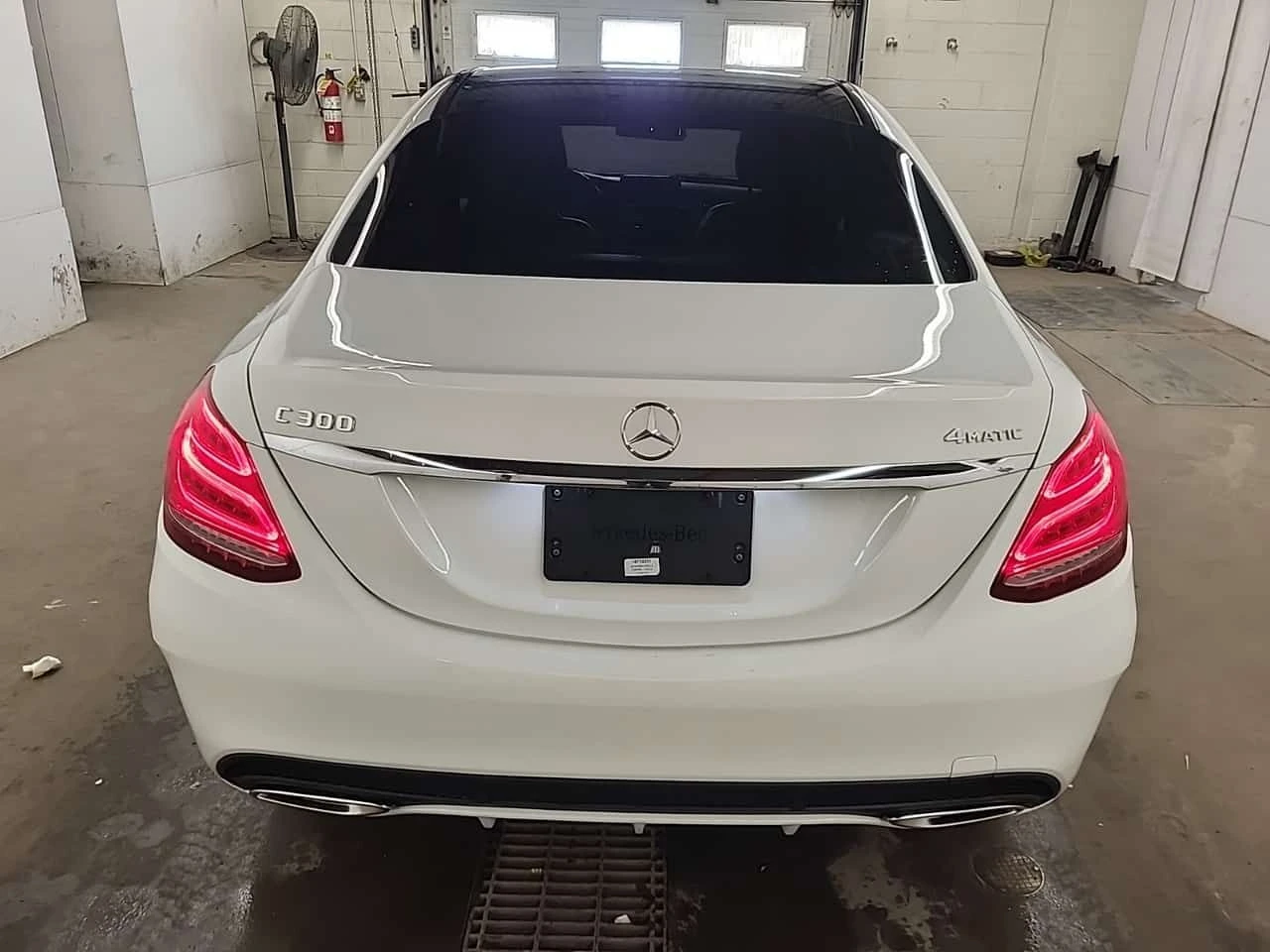 Mercedes-Benz C 300 * ПОДГРЕВИ* ПАНОРАМА* CARFAX *  - изображение 6