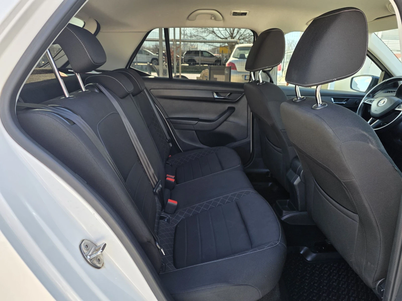 Skoda Fabia 1.2TSI DSG, снимка 12 - Автомобили и джипове - 53714282