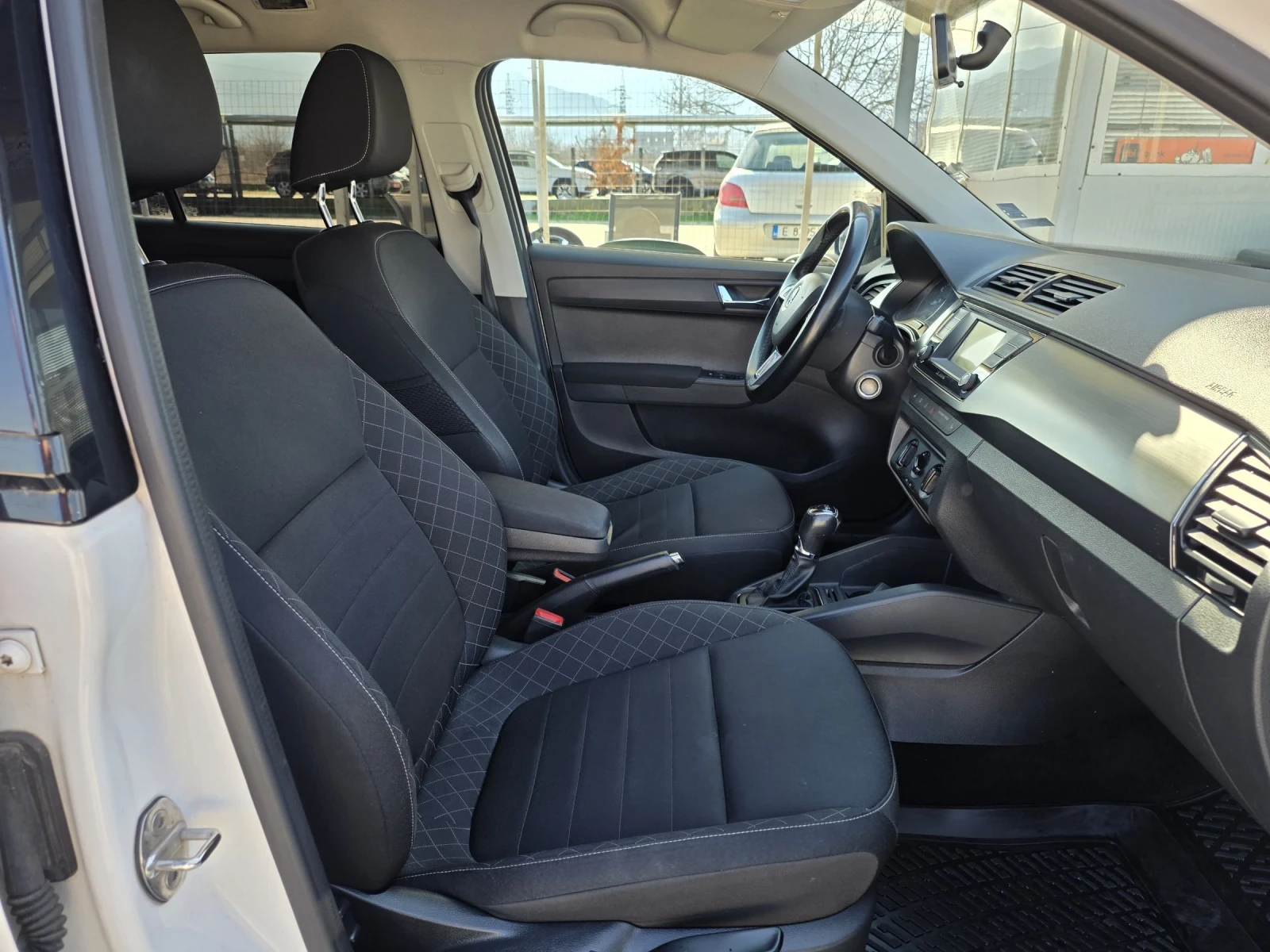 Skoda Fabia 1.2TSI DSG, снимка 11 - Автомобили и джипове - 53714282