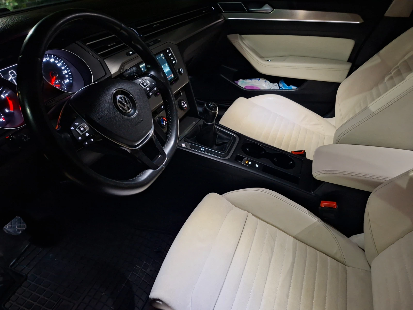 VW Passat Variant, снимка 14 - Автомобили и джипове - 53923961