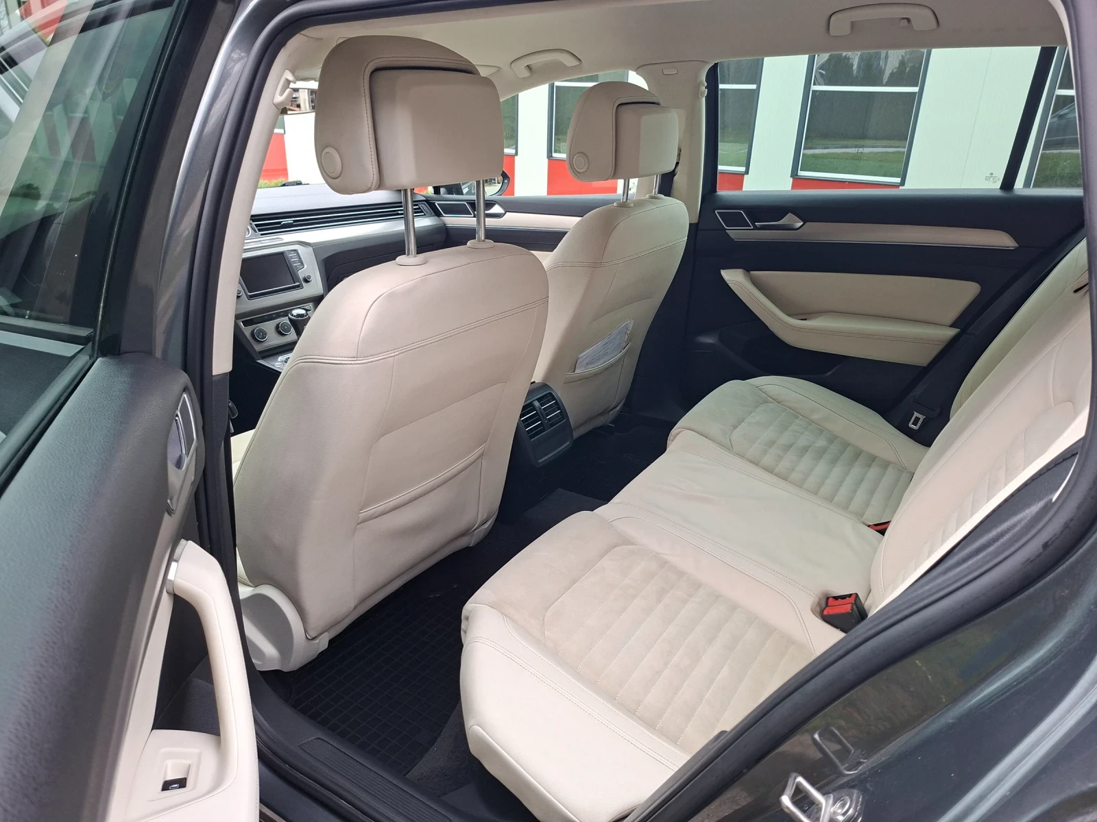 VW Passat Variant, снимка 10 - Автомобили и джипове - 53923961