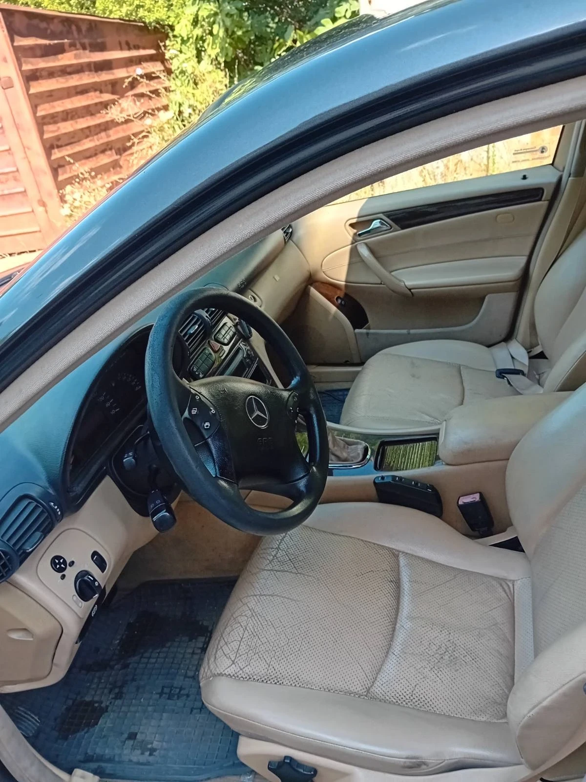 Mercedes-Benz C 200, снимка 3 - Автомобили и джипове - 54313736