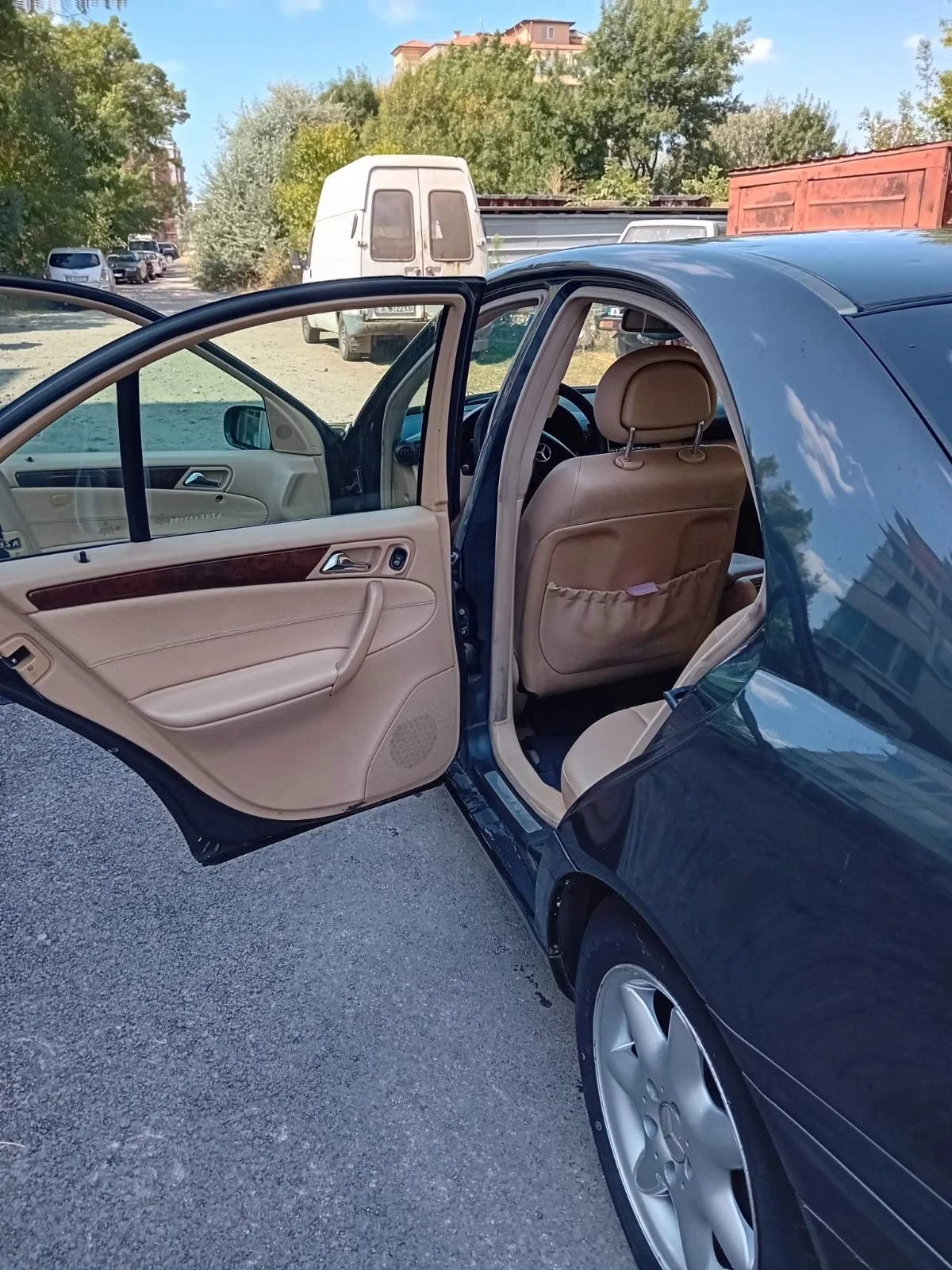 Mercedes-Benz C 200, снимка 5 - Автомобили и джипове - 54313736