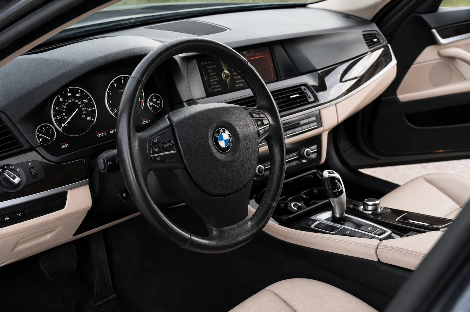 BMW 535 xDrive 306 к.с. / Head-Up / 360 Камери / 172k, снимка 8 - Автомобили и джипове - 54512252