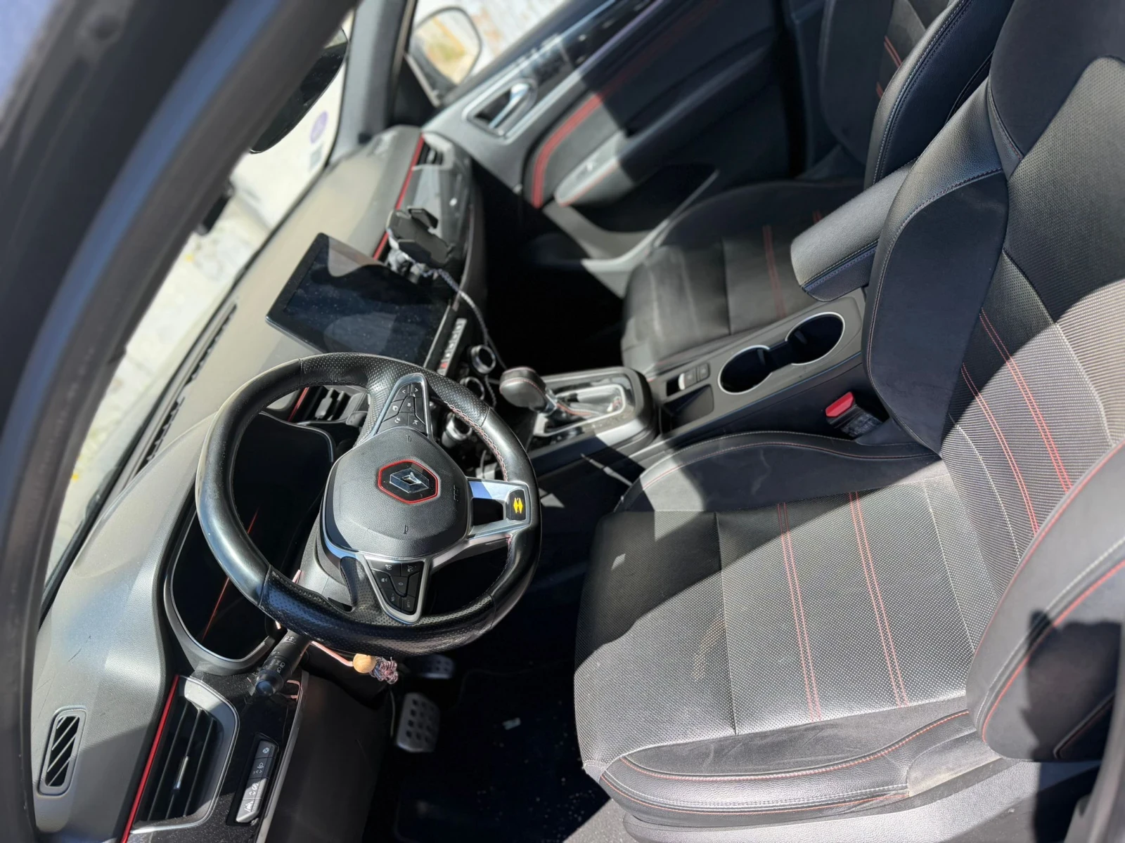Renault Arkana 1.3 TCE RS-LINE, снимка 8 - Автомобили и джипове - 54653260