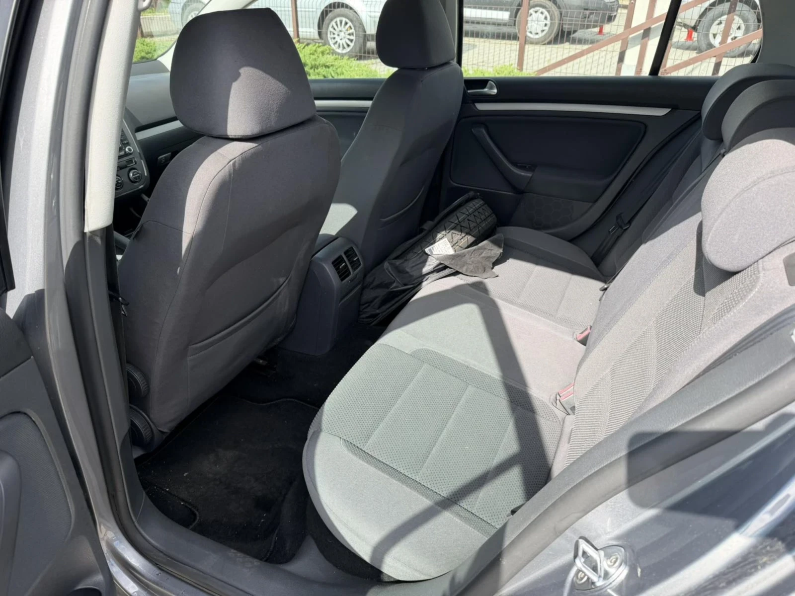 VW Golf 1.6i-102кс ГАЗ 2008г. ОБСЛУЖЕН НАПЪЛНО!, снимка 10 - Автомобили и джипове - 54707531