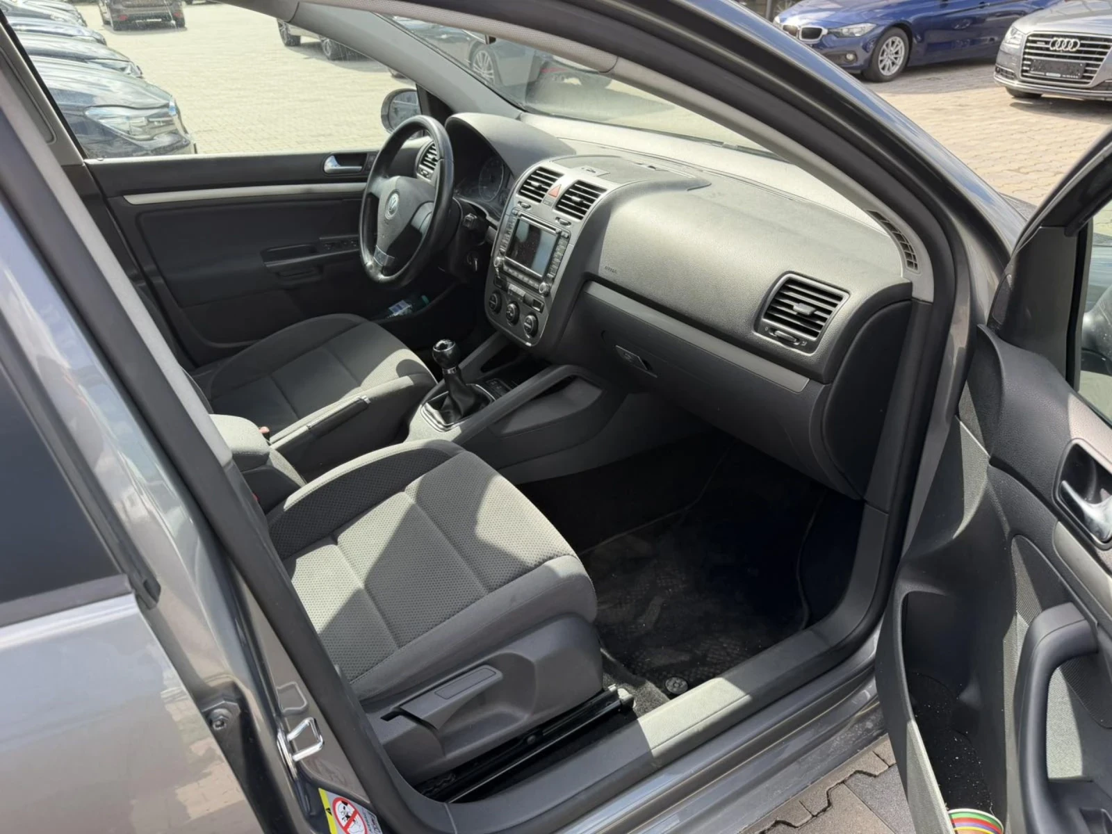 VW Golf 1.6i-102кс ГАЗ 2008г. ОБСЛУЖЕН НАПЪЛНО!, снимка 8 - Автомобили и джипове - 54707531