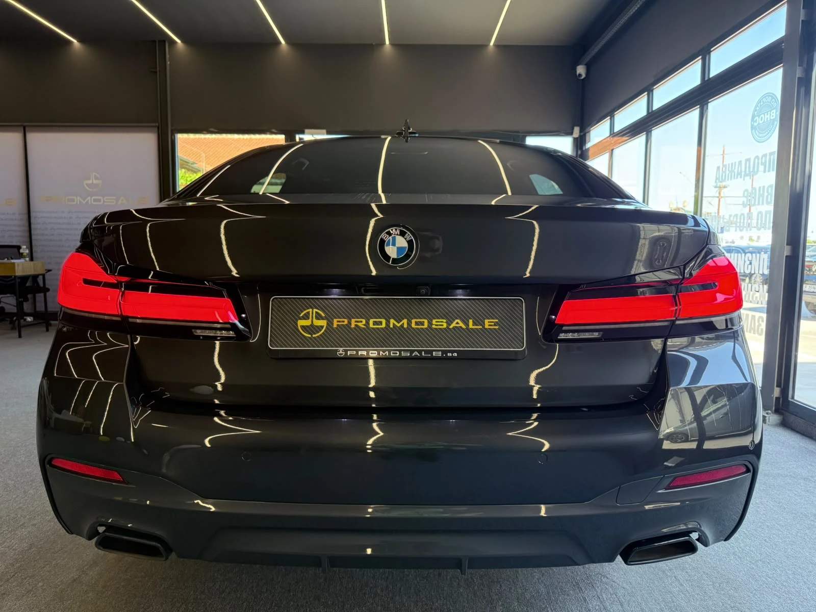 BMW 530E M-Sport* xDrive* Carplay* Harmann Kardon* ЛИЗИНГ, снимка 5 - Автомобили и джипове - 55478814