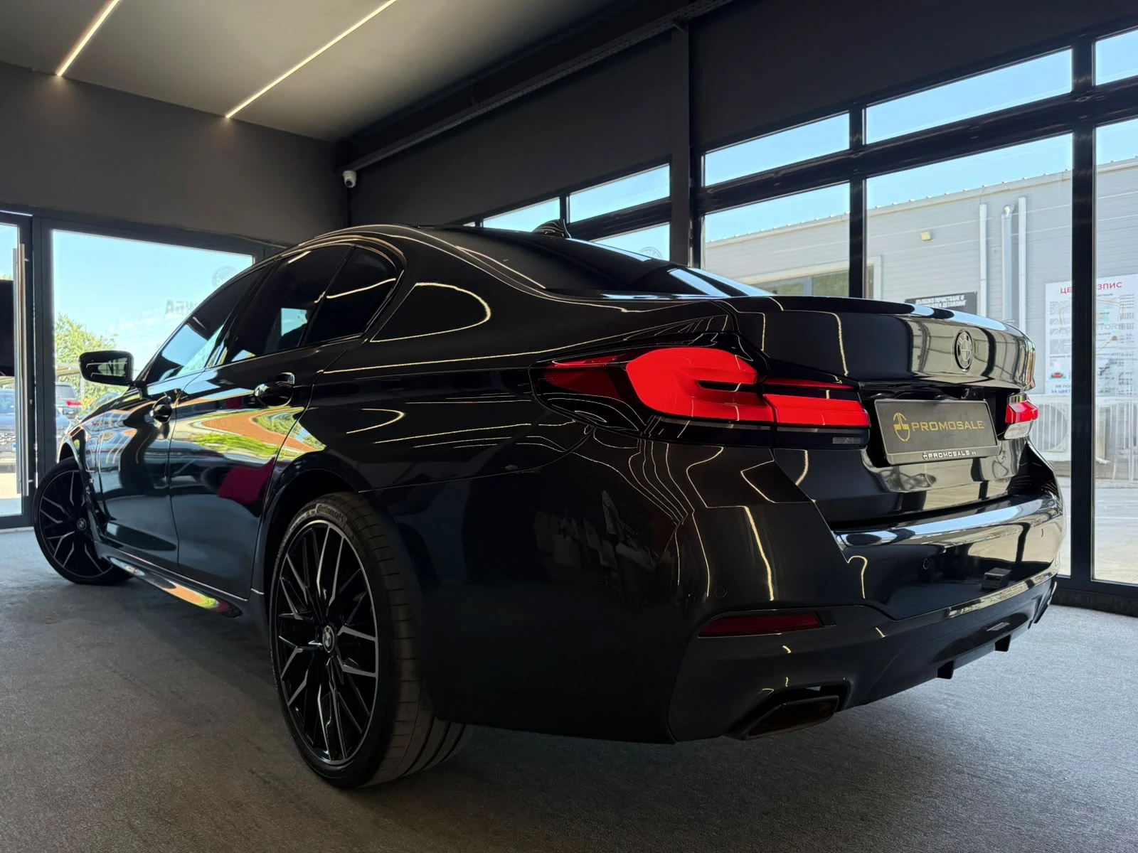BMW 530E M-Sport* xDrive* Carplay* Harmann Kardon* ЛИЗИНГ, снимка 4 - Автомобили и джипове - 55478814
